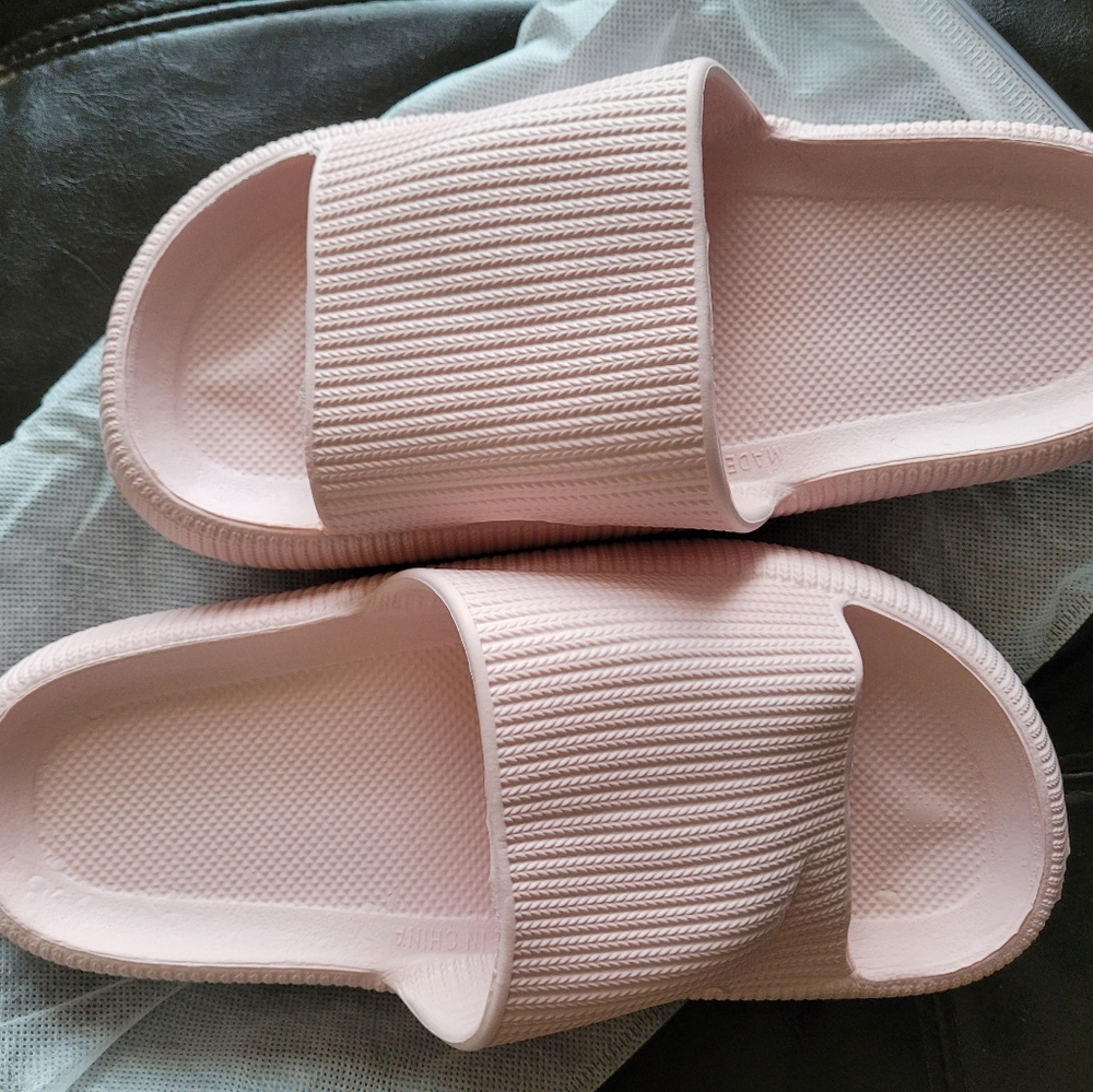 Comfortable pillow slides